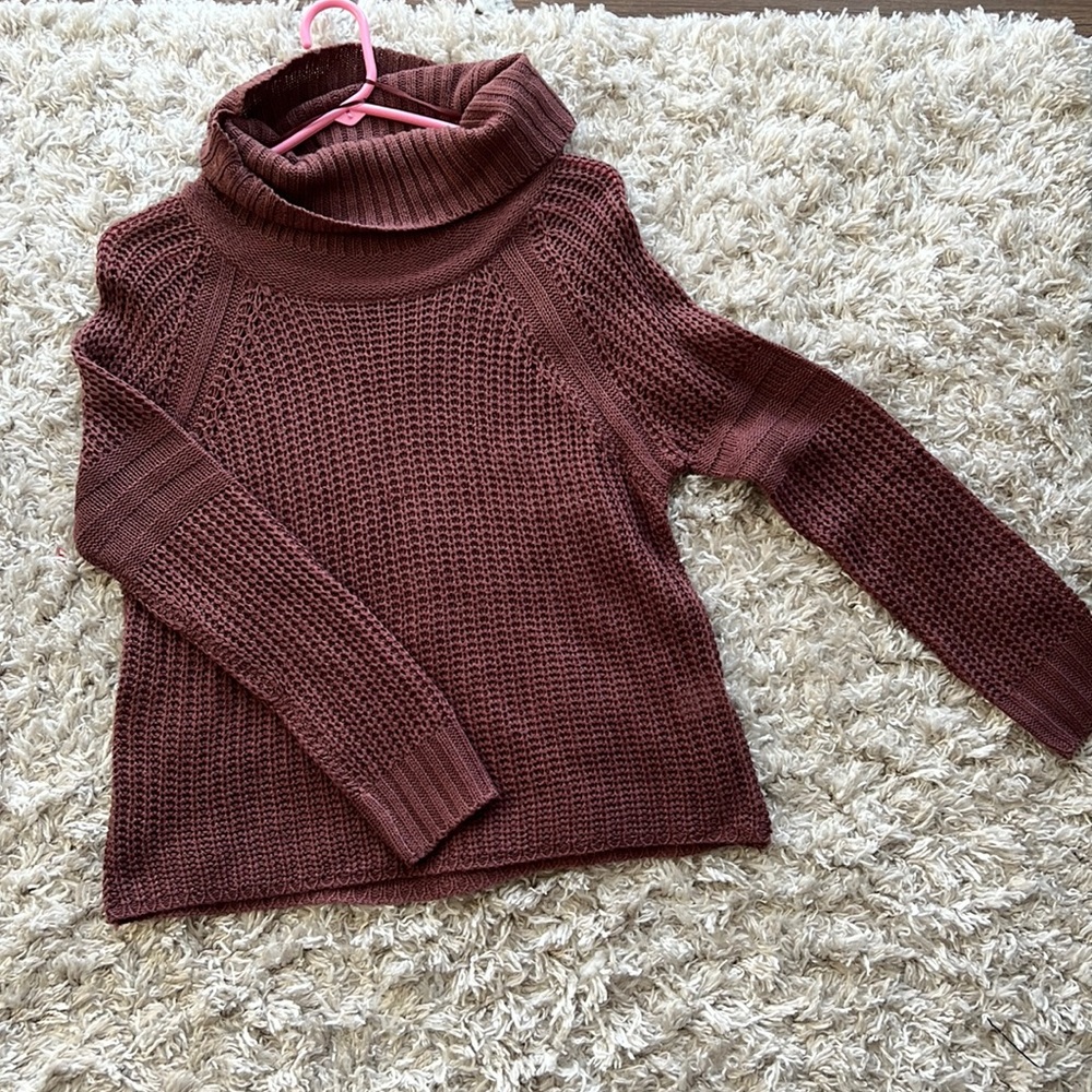 Light turtle neck sweater !